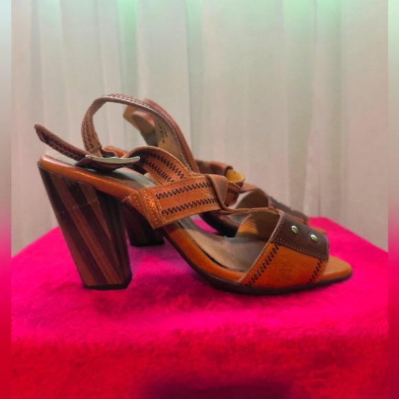 John Fluevog "Parker" t-strap leather sandal size 7 us, GUC - Picture 3 of 7